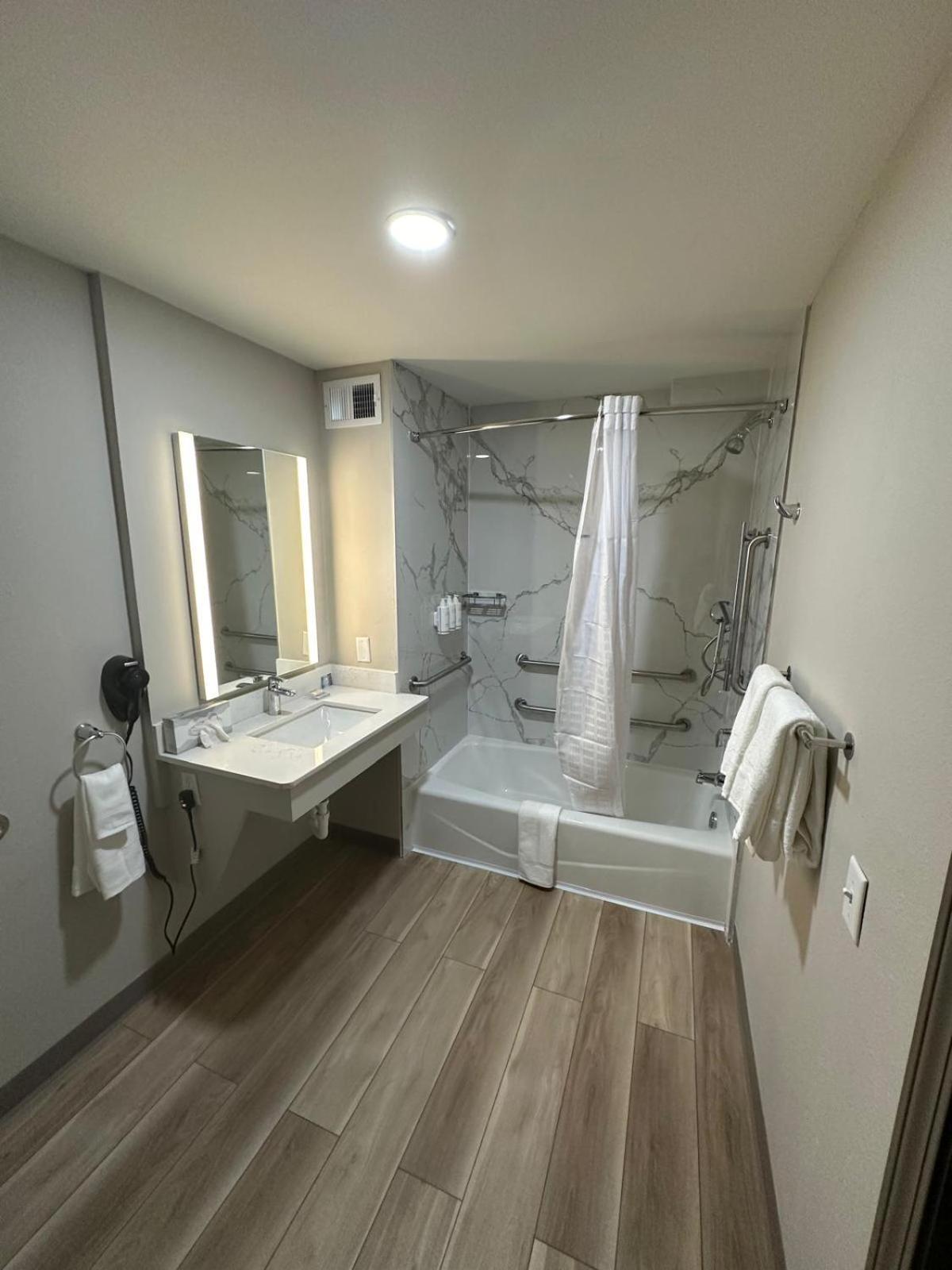 Days Inn By Wyndham Mandan Bismarck Area Zewnętrze zdjęcie